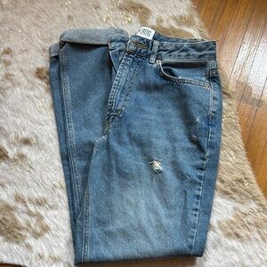 CLEANOUT SALE LAST DAY⭐️BDG Mom Hi Rise Jeans